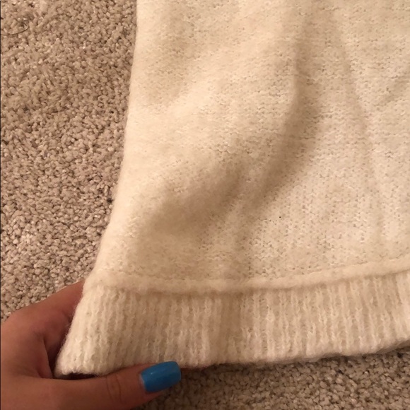 FREE PEOPLE WHITE SWEATER - Picture 3 of 3